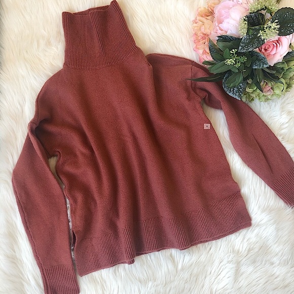 LOFT Relaxed Turtleneck Sweater - Picture 10 of 16